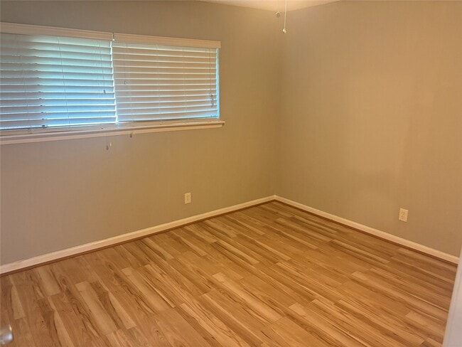 Photo - 5628 Birchmont Dr Unit A