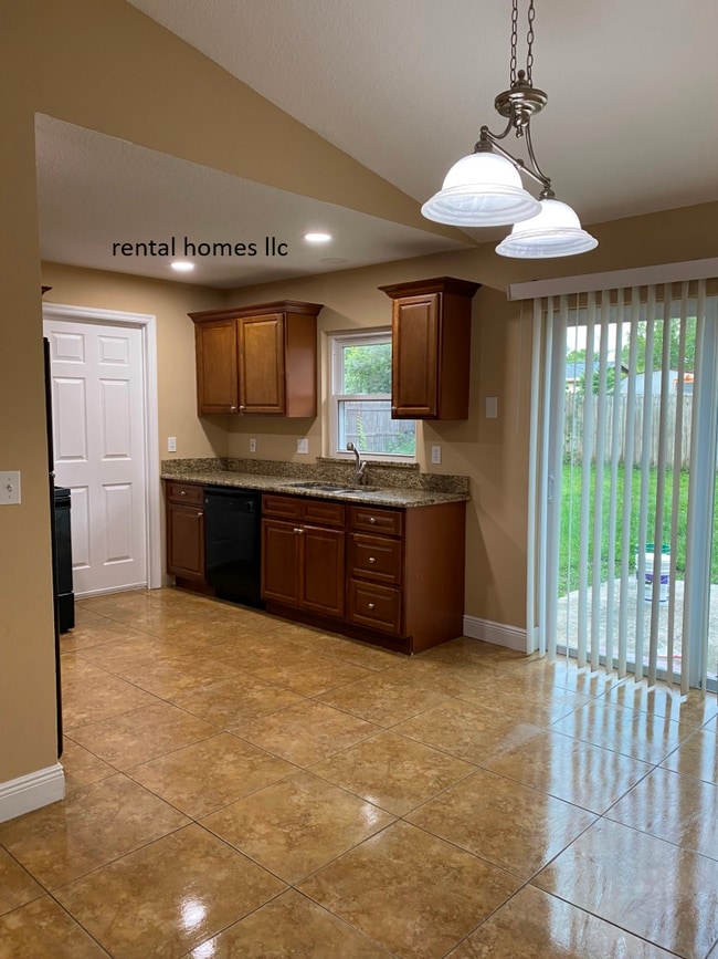 Photo - 141 Clyde Ave