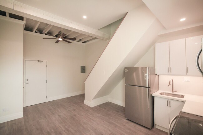 Building Photo - 130-134 Dalhousie St