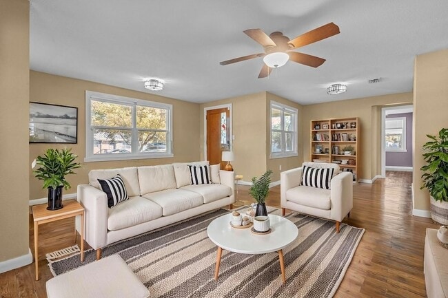 Photo - 1908 W Fern St