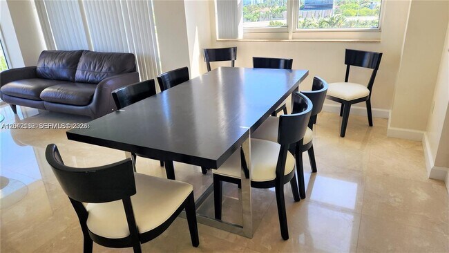 19501 W Country Club Dr Unit 704