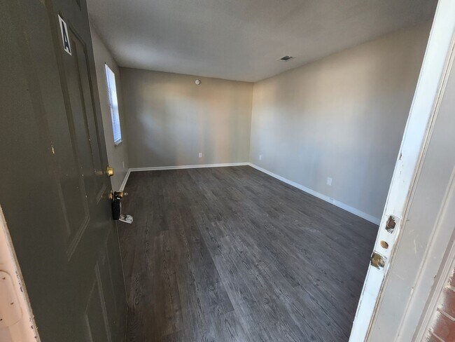 Photo - 2924 Henry St Unit A