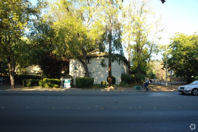 Building Photo - Mansion