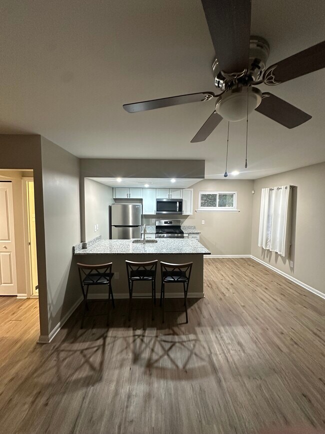 8 Cedar Ave