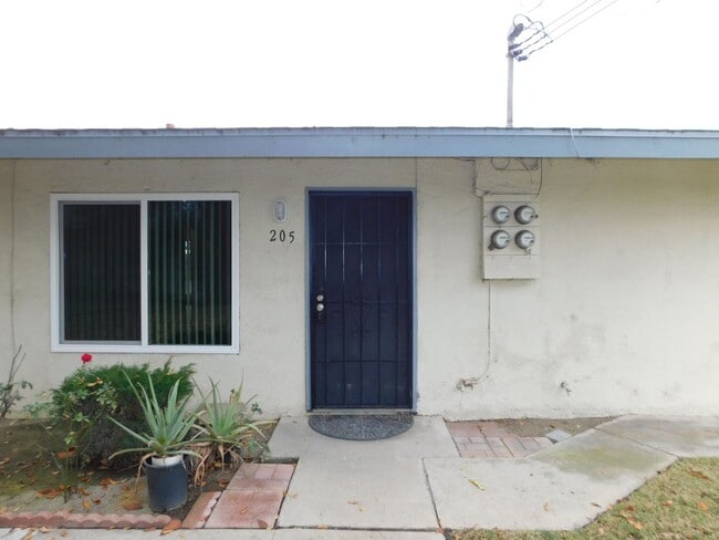 201-205 Turf Dr.