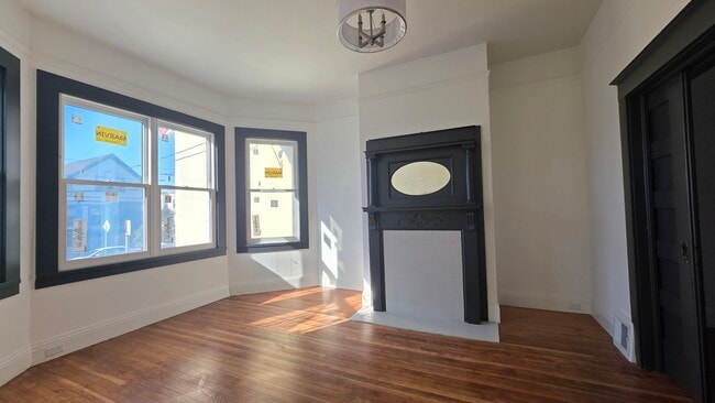 Photo - 1590 Underwood Ave