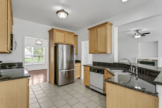 Photo - Shingle Landing 4 bedroom; 2,5 bath PET FRIENDLY Custom Home, Moyock NC Unit 232