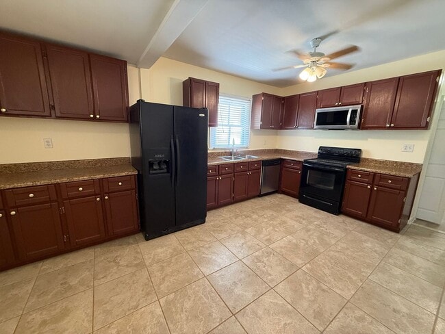 Photo - 908 Darlington Way SW