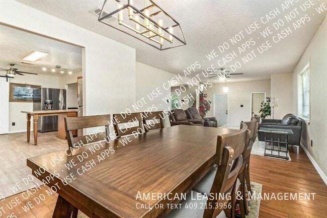 Photo - 1385 Howell St