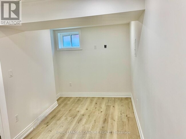 Photo - 977 Glencairn Ave