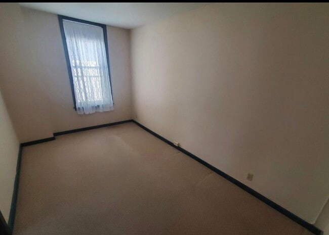 15 S Pershing Ave