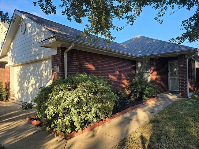 Photo - 14339 Hillard Green Ln House