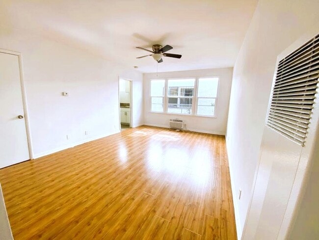 6112 Eleanor Ave