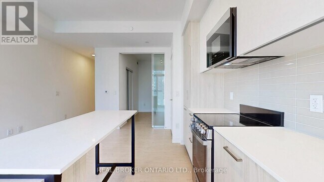 Photo - 65 Mutual St Unit 1505