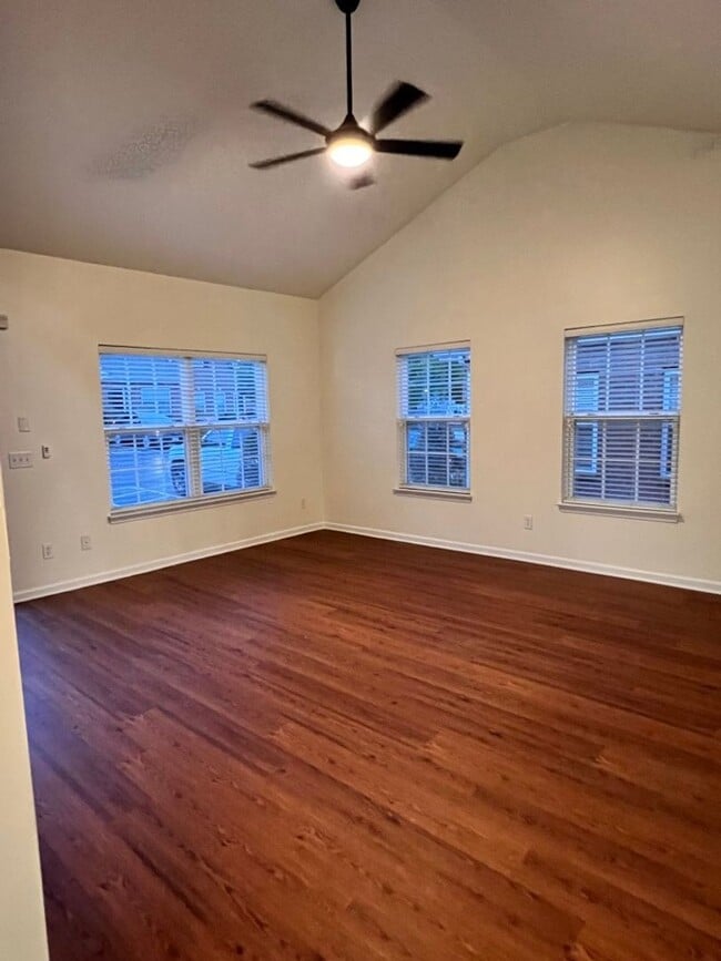 Photo - Hardison Hills 1 Level condo Unidad 124