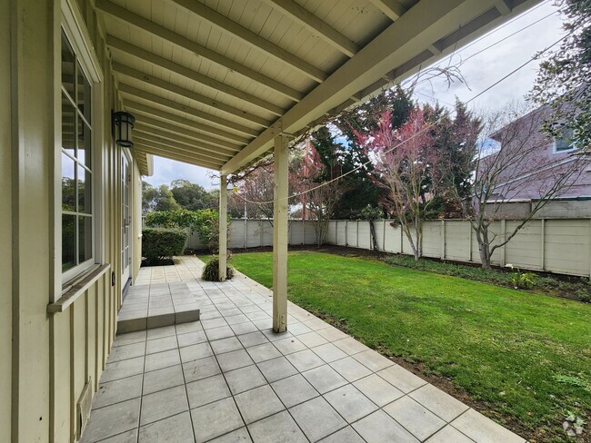 Building Photo - Amazing 1 bedroom with private backyard an... Rental