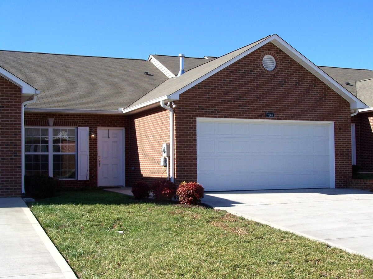 2 bed, 2 bath, 2 car garage ranch style to... - 2 bed, 2 bath, 2 car garage ranch style to... House