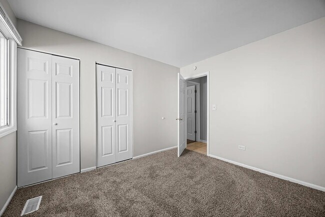 Photo - 1160 Middlebury Dr