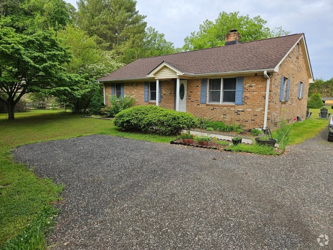 Building Photo - 8096 Roaring Springs Rd Rental