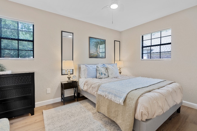 Photo - 1505 N College St