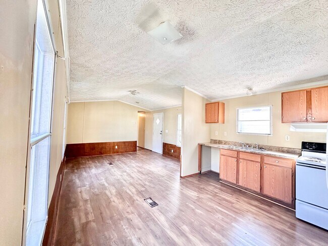 Photo - 1255 Liberty St