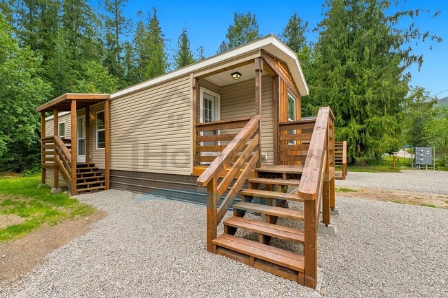 Building Photo - 2 Bedroom 2 Bath Home with Off Street Parking Available in Sagle!