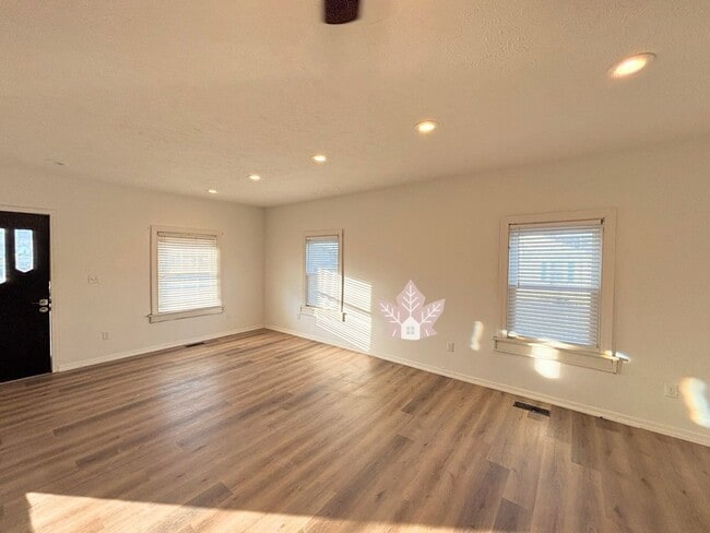 Photo - Beauty Near the College