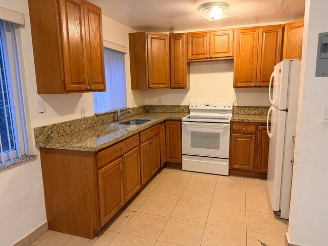 5271 SW 90th Way Unit 4