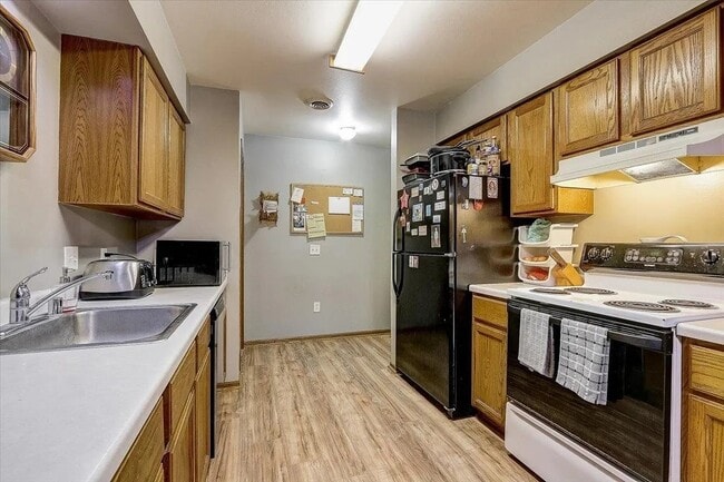 Kitchen - 700 Hilltop Dr Unit 700