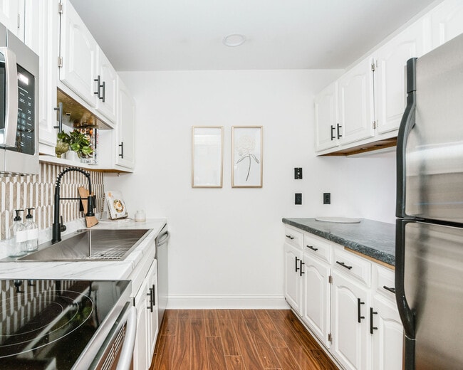 Photo - 35 Nathan Ln N Unit 109