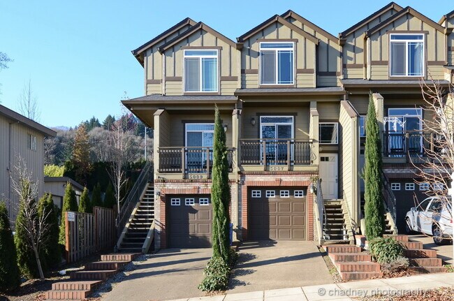 Building Photo - Beautiful Townhome! Flawless Location!