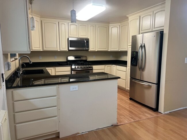 Photo - 4 Bedroom House in Prime Oceanview Location