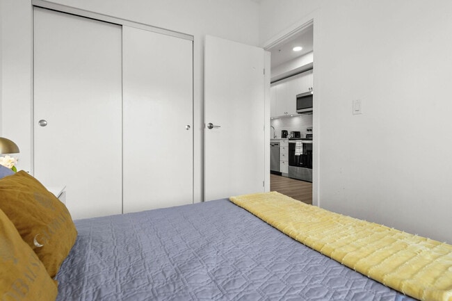 Building Photo - 455-451 1 Ave NE