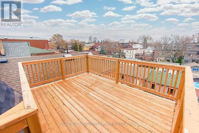 Photo - 911 Dovercourt Rd