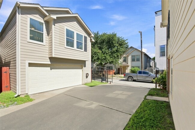 Photo - 1421 Ruthven St