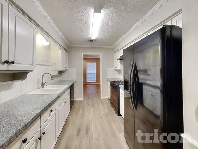 Photo - 2710 Jewell Dr