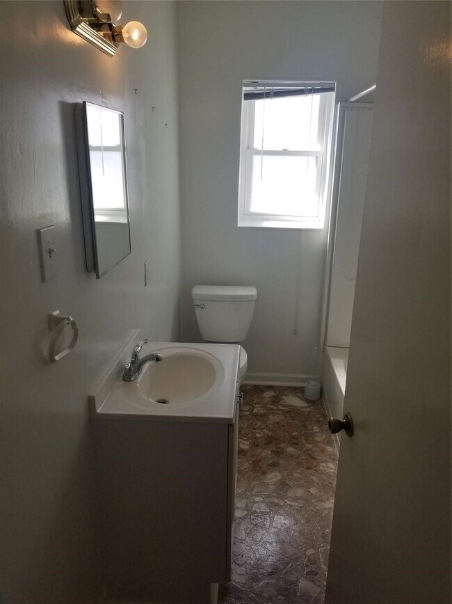 Photo - 2823 Cleburne St
