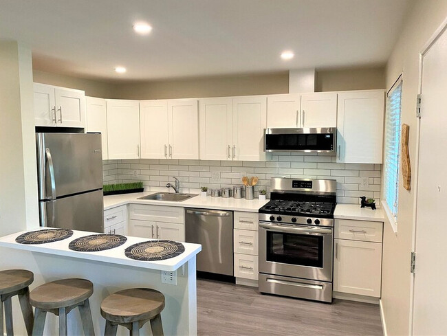 Building Photo - The Alterra: Beautiful One-Bedroom Apartme... Rental