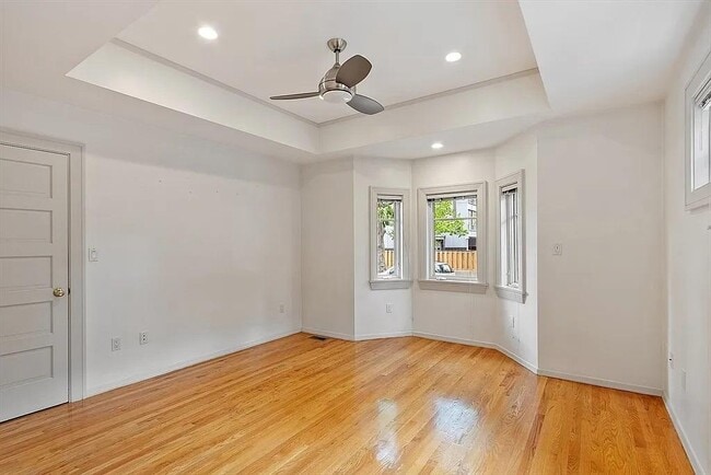 Photo - 122 Hamilton St