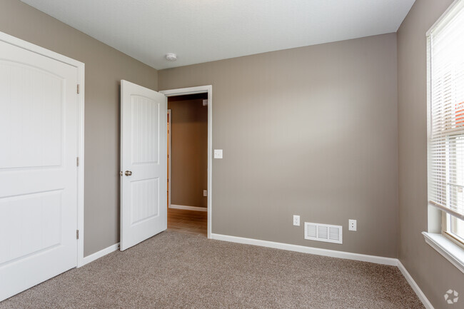 3BR, 2BA - 1177 SF - Eagle Ridge Townhomes