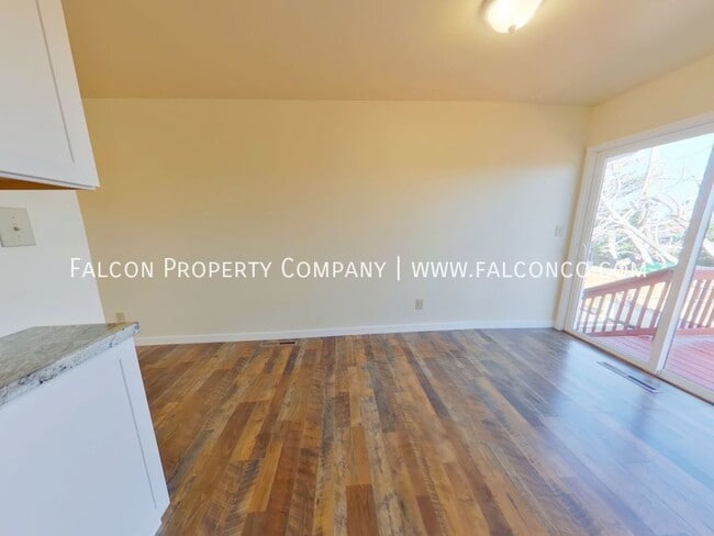 Photo - 475 Loomis Ave