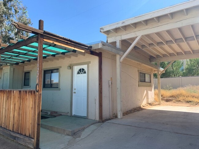 Building Photo - LM -56223 Navajo C Unit 56223 Navajo Trail #C
