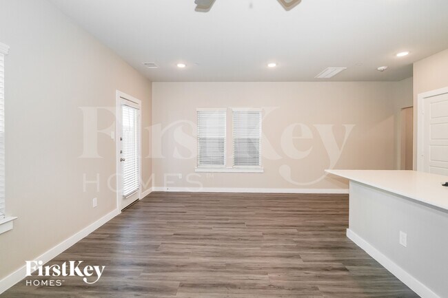 Photo - 309 N Centro Cir