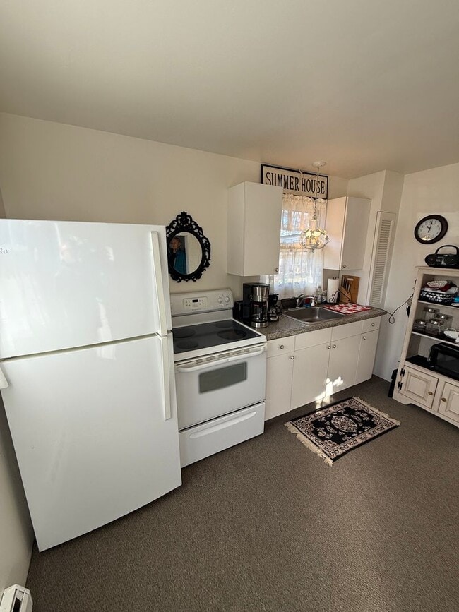 Photo - Charming Cottage in Newportville