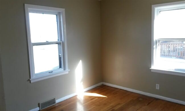 Photo - 1421 E 4th St