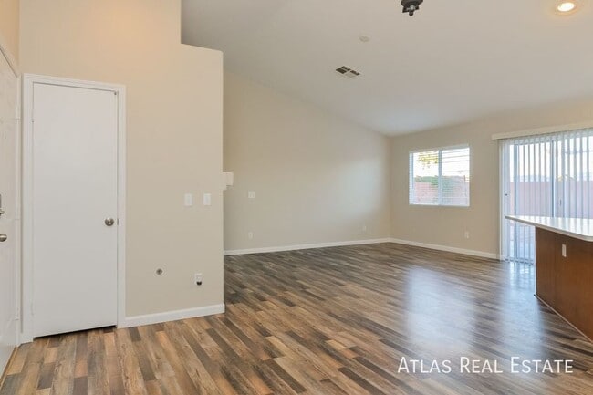 Photo - 6044 Pele St