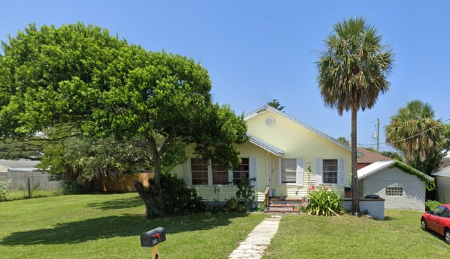 Building Photo - 475 Phoenix Ave