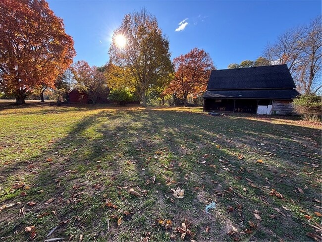 Photo - 930 W Bloomfield Rd