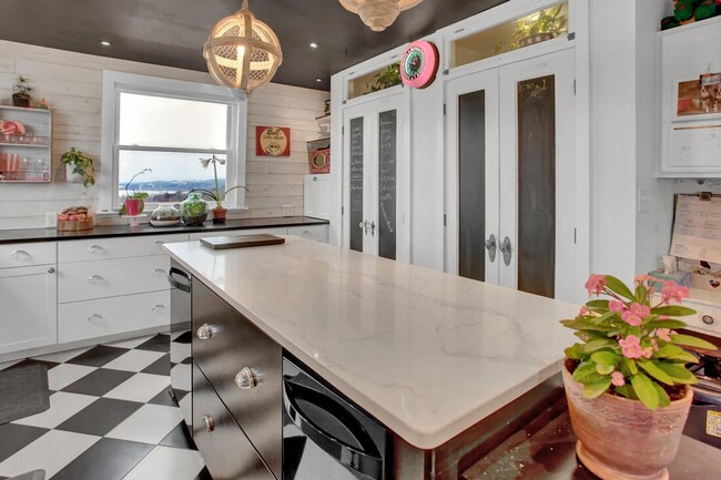 Photo - 5 Bedroom Home