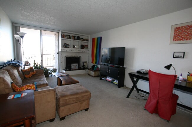 Large Living room - 805 29th St Condo Unit 358